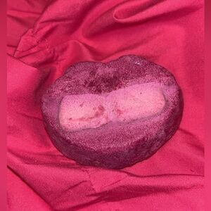 RARE LUSH COSMETICS CHRISTMAS MY TWO FRONT TEETH BUBBLE BAR (last one available)